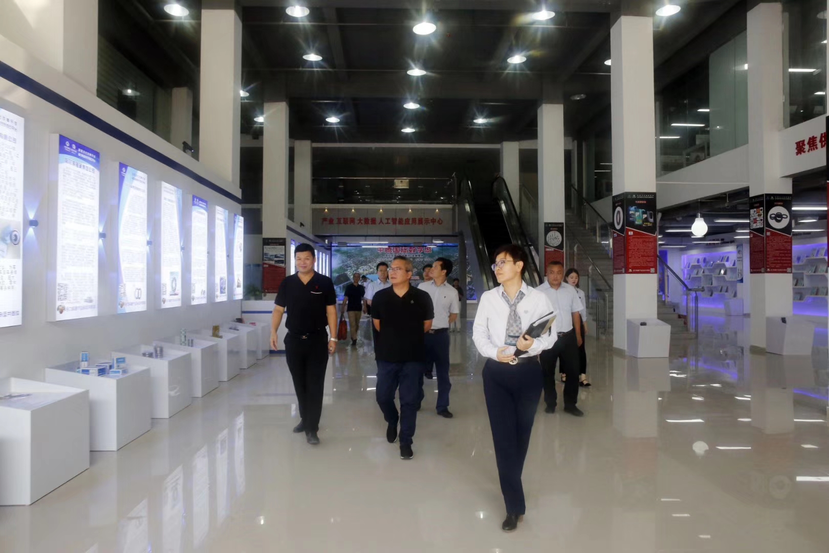 深(shen)圳營(ying)銷中(zhong)心