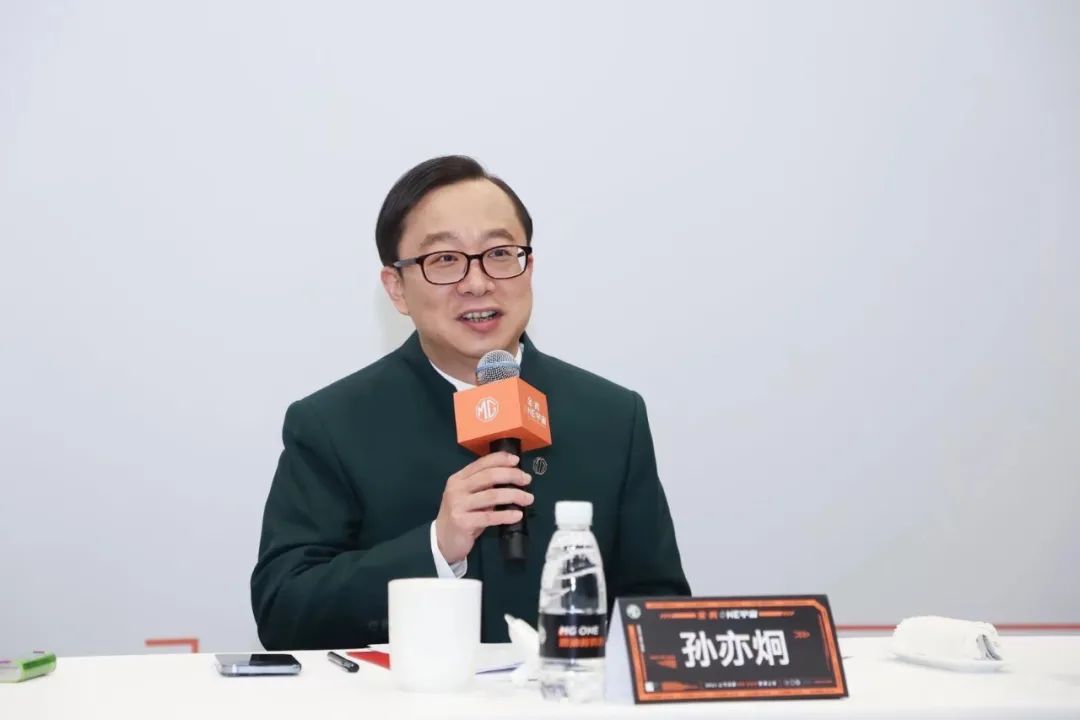 讓更多的年輕(qing)人享受前沿科(ke)技,MG ONE的護城河非(fei)常深